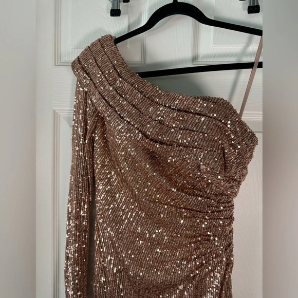 IEENA for Mac Duggal Sequin One-Shoulder Gown Copper Rose Gold Thigh Slit Size 4 - Picture 15 of 16